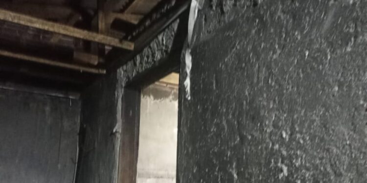 PMs salvam idosa de incêndio em Curitiba