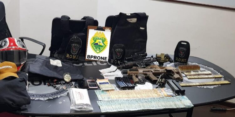 RONE detém criminoso, recupera dinheiro roubado e realiza apreensão de fuzil, pistola e muita munição