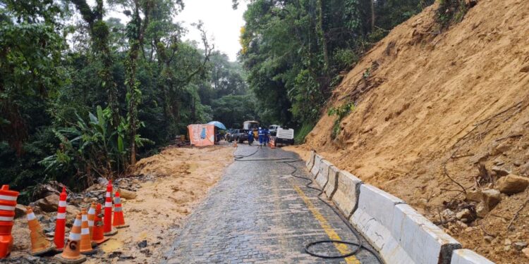 DER/PR libera Estrada da Graciosa após remoção de material e reforço de segurança