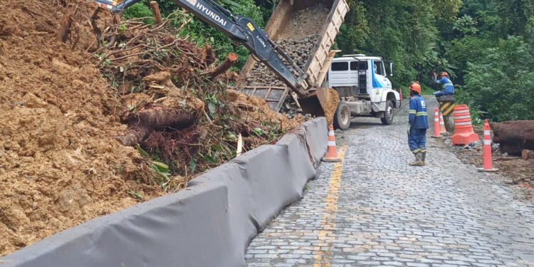 DER/PR reabre Estrada da Graciosa; operação continua em pare-e-siga