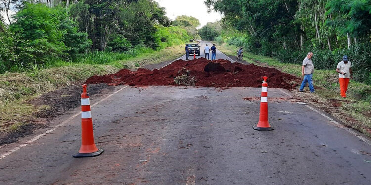 Rodovia é interditada devido aos danos causados pelas chuvas