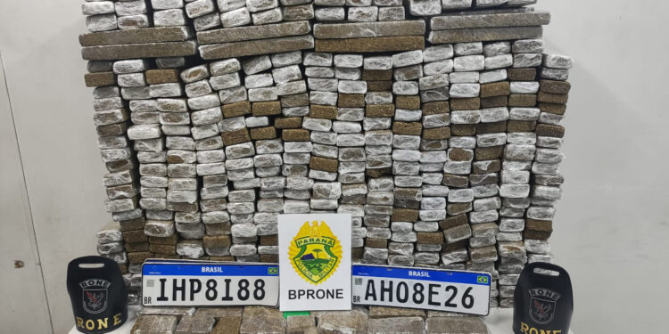 PM recupera veículos e apreende mais de 280 quilos de drogas em Curitiba