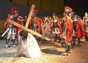 Encenações da Paixão de Cristo na Sexta-Feira Santa estão de volta a Curitiba