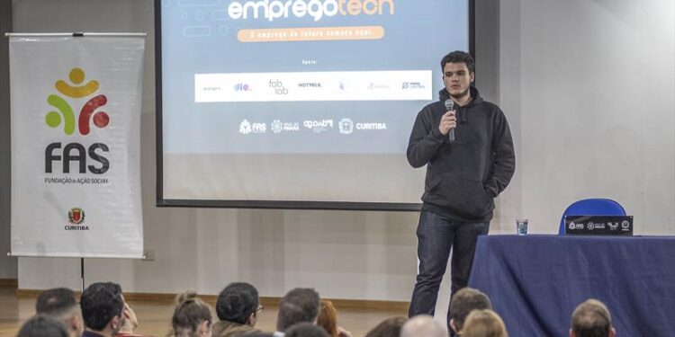 Curso gratuito de desenvolvimento de software tem inscrições abertas em Curitiba