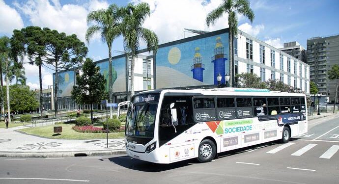 Ônibus movido a gás natural começa a ser testado em Curitiba na segunda-feira