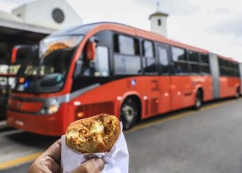 Coxinha do Carmo é eleita a melhor dos terminais de Curitiba pelos passageiros