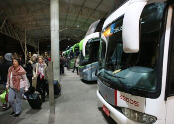 Feriado de Tiradentes deve levar 31 mil passageiros à Rodoviária de Curitiba