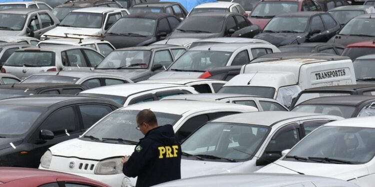 PRF realiza leilão virtual de veículos retidos no Paraná