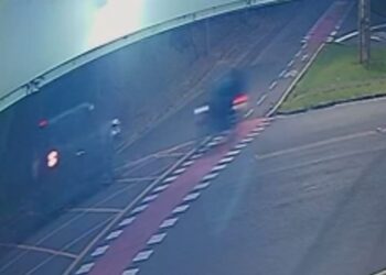 De novo? Pouco mais de 24 horas após grave acidente, câmera registra novo acidente em cruzamento de Curitiba