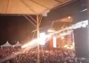 Jovem fica ferida ao ser atingida por fogos de artifício durante show