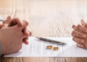 Meu marido contratou um advogado para fazer nosso divórcio. Devo confiar nesse advogado?