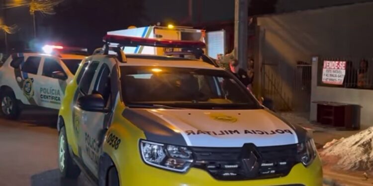 Na RMC, moradores ouvem tiros e encontram homem morto em calçada