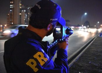 PRF flagra 8,4 mil veículos acima da velocidade durante o feriado de Tiradentes no Paraná