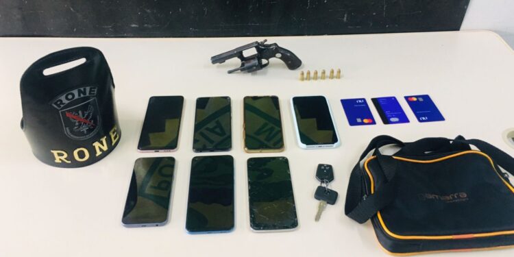 Criminosos que já foram presos várias vezes, roubam celulares na CIC e são presos pela RONE