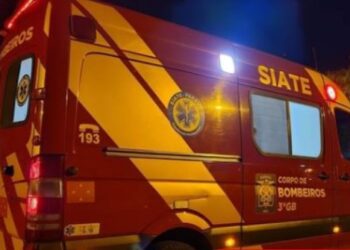 Adolescente morre após cair de moto e ser atropelada por caminhão, no Paraná