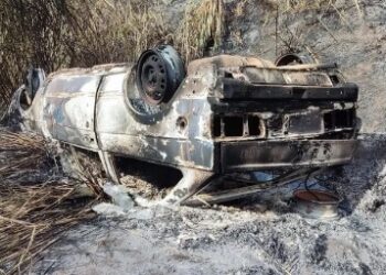 Corpo é encontrado dentro de carro carbonizado, no Paraná