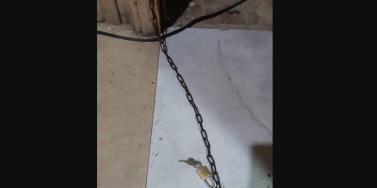 Guarda Municipal detém homem que mantinha filha de 14 anos acorrentada para ela não namorar