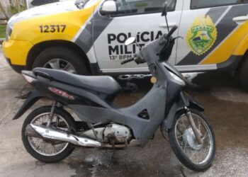 Tornozelado é abordado e preso com moto roubada em Curitiba