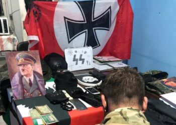 Adolescente é apreendido com materiais de apologia ao nazismo