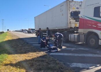 Homem fica gravemente ferido em atropelamento no Contorno Sul