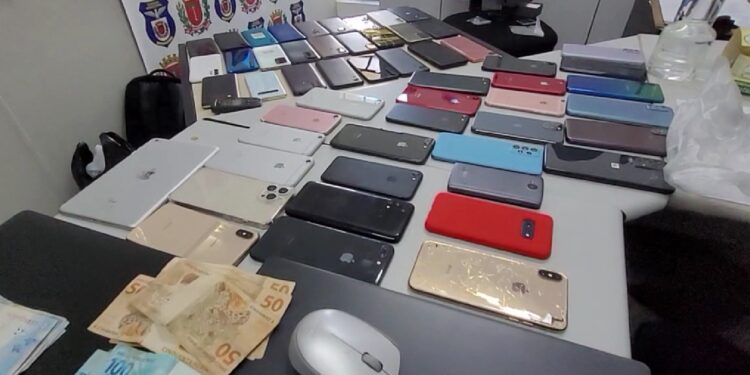 Após briga de trânsito, Guarda Municipal recupera diversos celulares roubados em Curitiba