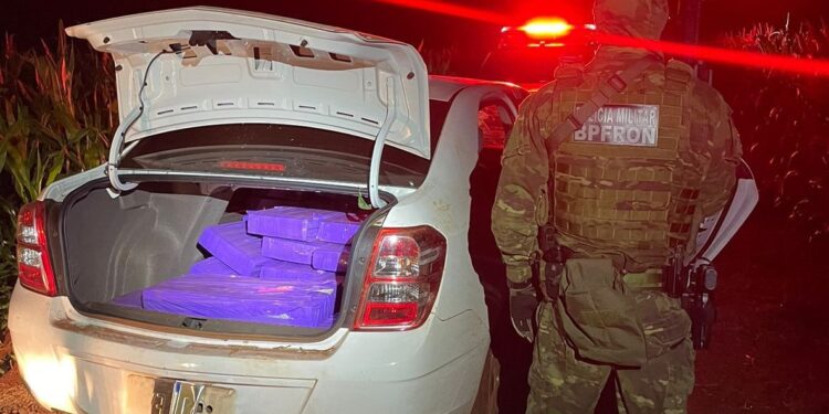 Batalhão de Fronteira apreende carros carregados com 450 quilos de maconha no Paraná