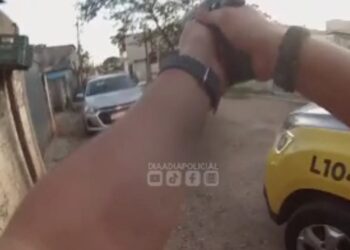 Criminoso atira em policiais em tentativa de abordagem em Curitiba, veja o vídeo