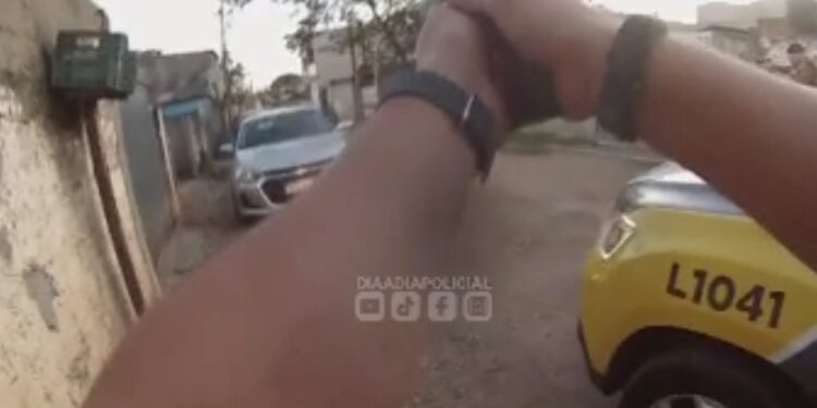 Criminoso atira em policiais em tentativa de abordagem em Curitiba, veja o vídeo