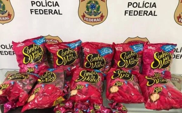 “Sonho de Raio”? Mulher é presa tentando ir pra França com bombons recheados de cocaína