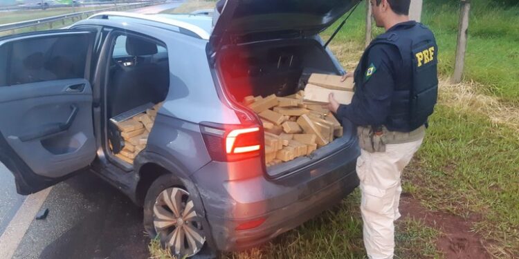 PRF apreende no Paraná quase 4 toneladas de maconha