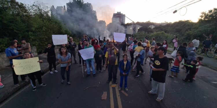 Moradores do Santa Quitéria prometem novo protesto e fechamento de via