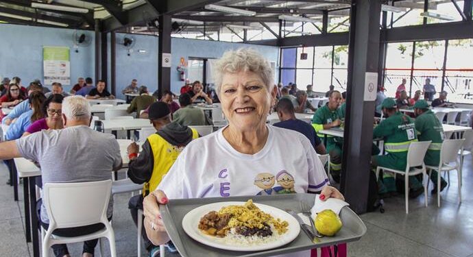 Restaurantes Populares de Curitiba oferecem comida boa e saudável por R$ 3