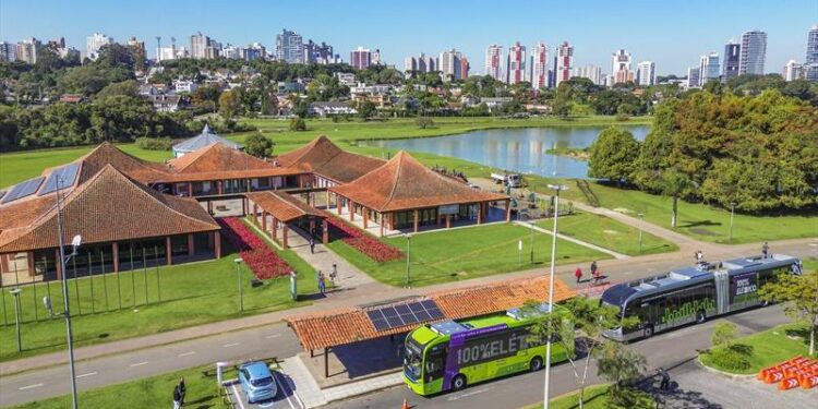 Tarifa de ônibus em Curitiba não terá reajuste até o fim de 2024, diz Greca