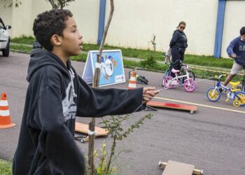 Jogos do Piá levam rolimã e outras brincadeiras a cinco regionais de Curitiba neste sábado