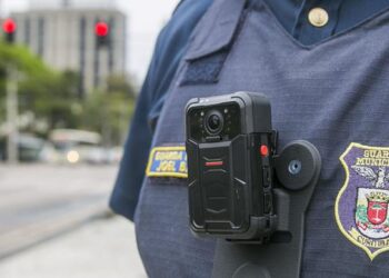 Prefeito assina decreto que regulamenta o uso de câmeras pela Guarda Municipal de Curitiba