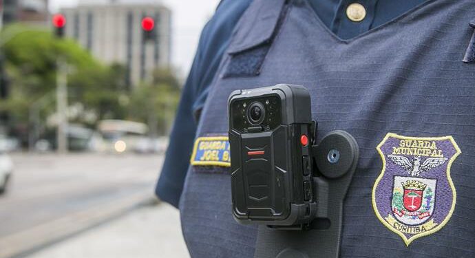 Prefeito assina decreto que regulamenta o uso de câmeras pela Guarda Municipal de Curitiba