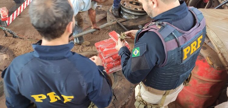 PRF localiza grande quantidade de maconha em pneus de carreta