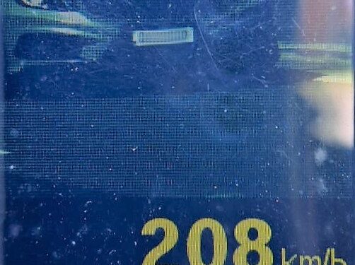 Carro é flagrado a 208 km/h na BR-101