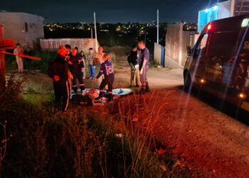 Mulher mata marido com golpe de faca e se arrepende; ela foi presa em flagrante, veja o vídeo