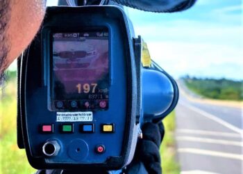 PRF flagra BMW a quase 200 km/h na BR 116