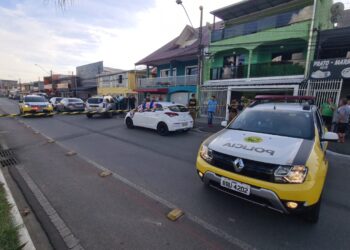 Jovem é executado a tiros dentro de carro na CIC