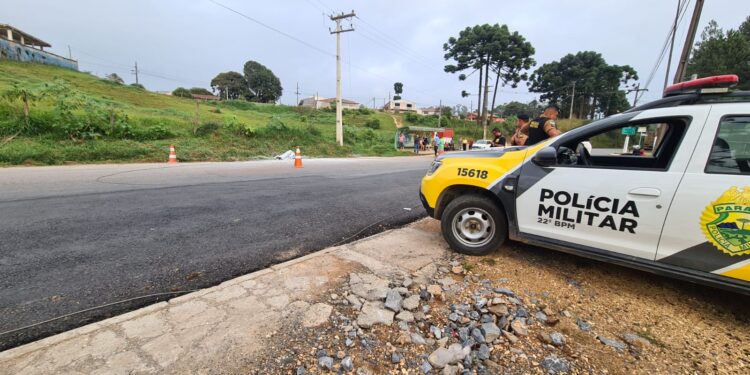 Galho de araucária quebra, atinge rede elétrica e fio de alta tensão mata homem na RMC