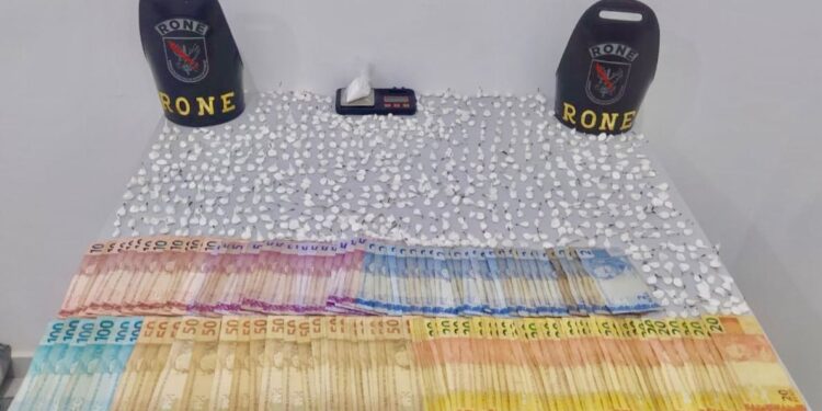 RONE detém traficante e apreende buchas de cocaína em São José dos Pinhais