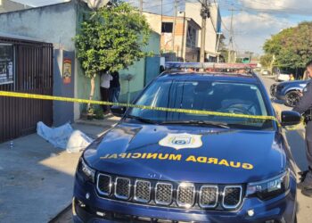 Mulher é chamada em salão de beleza e executada a tiros na RMC