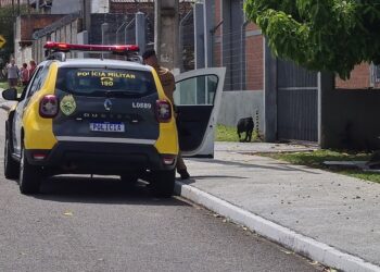 Na RMC, homem de 60 anos agarra funcionária de mercado a força e tenta beija-la quando ela saía do banheiro