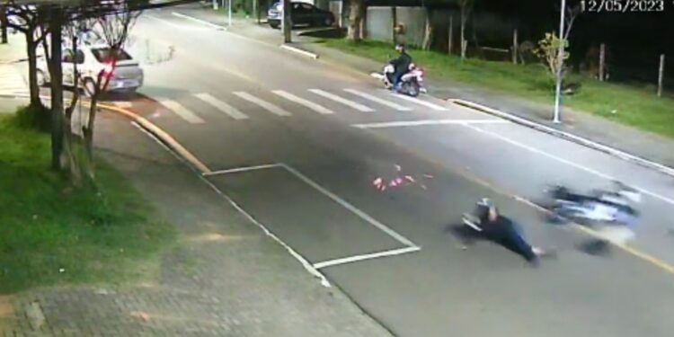 Câmera registra acidente impressionante na região metropolitana de Curitiba, veja o vídeo