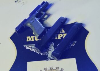 Criminoso armado e tornozelado se depara com blitz, tenta fugir e acaba preso pela Guarda Municipal em Curitiba