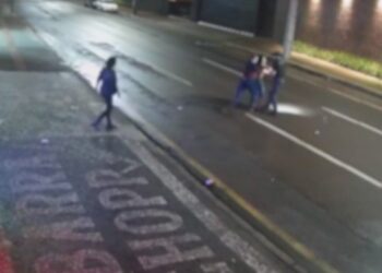 Jovem é agredida ao tentar entrar seminua em balada, e acaba atropelada em Cascavel