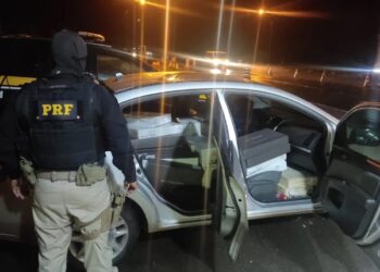 Após perseguição, Polícia Rodoviária Federal apreende 300 litros de vinho estrangeiro