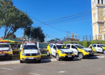 Policiais militares realizam megaoperação na região sul de Curitiba, encontram drogas e prendem dois foragidos